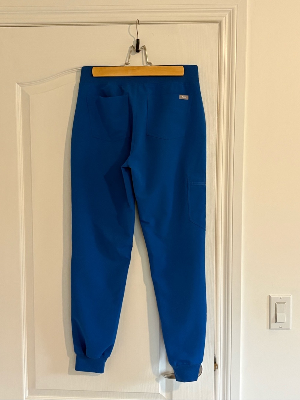 FIGS Catarina Scrub Top & Zamora Jogger Scrub Pants Set – Royal Blue XS - Picture 8 of 9